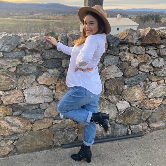 Meet your Posher, Lucy - Picture 2 of 4